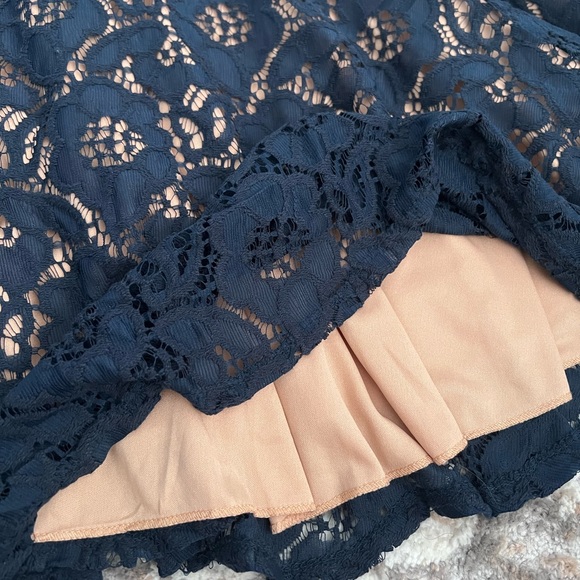 City Studio Juniors Navy Lace Floral Mini Dress - Size 5 - Gently Worn - Picture 3 of 6